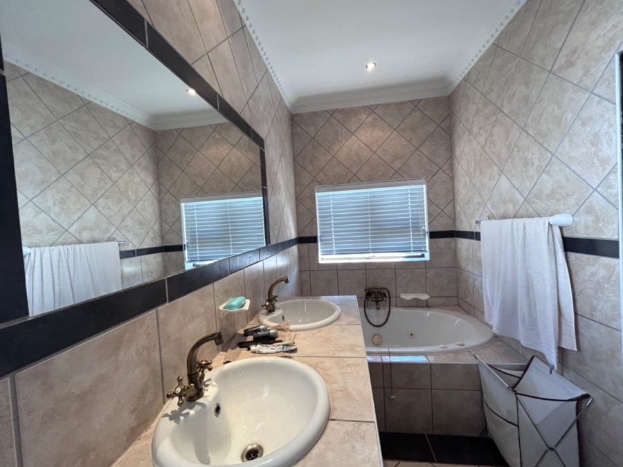 3 Bedroom Property for Sale in Jeffreys Bay Central Eastern Cape